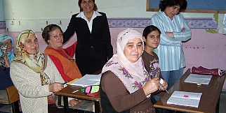2006.10.16 İlçemiz Halk Eğitimi Merkezinde Okuma Yazma Kursları Açıldı