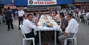 İftar Çadırında Bld Bşk Özgür Özdemir-in Yemeği 28.08.2010